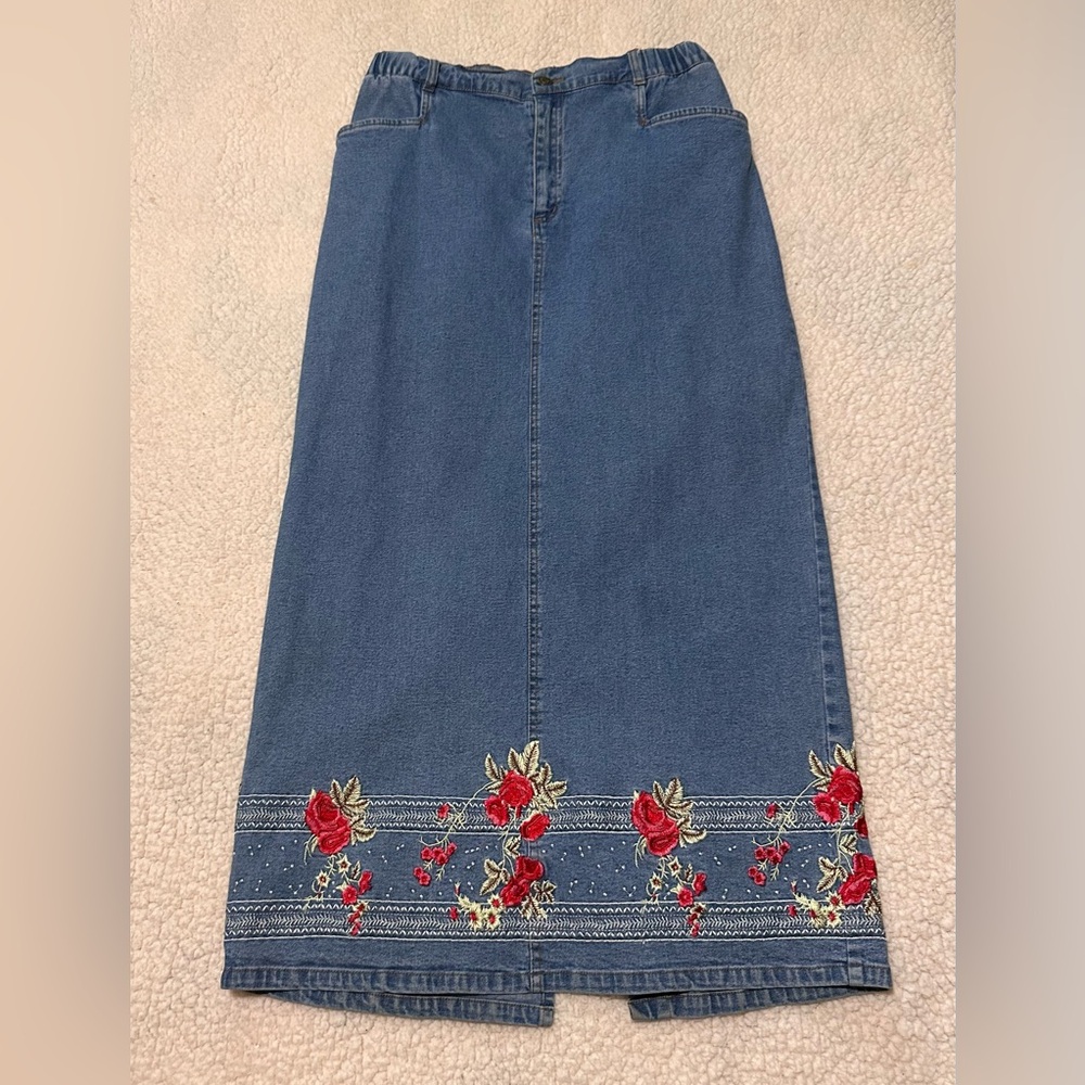 Denim & Co Embroidered Denim Skirt with Red Rose Floral Accents back slit Small